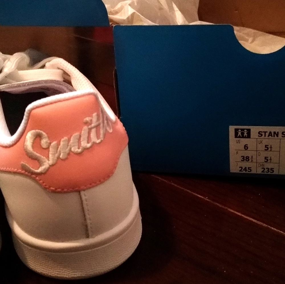Stan Smith Script BNIB, Size US7.5 unisex